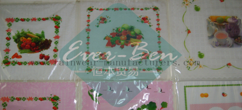 China cheap plastic tablecloths supplier